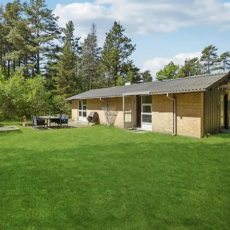 Holiday home Stunning In With Kitchen Hadsund