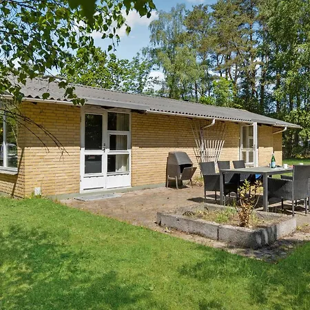 Holiday home Stunning In With Kitchen